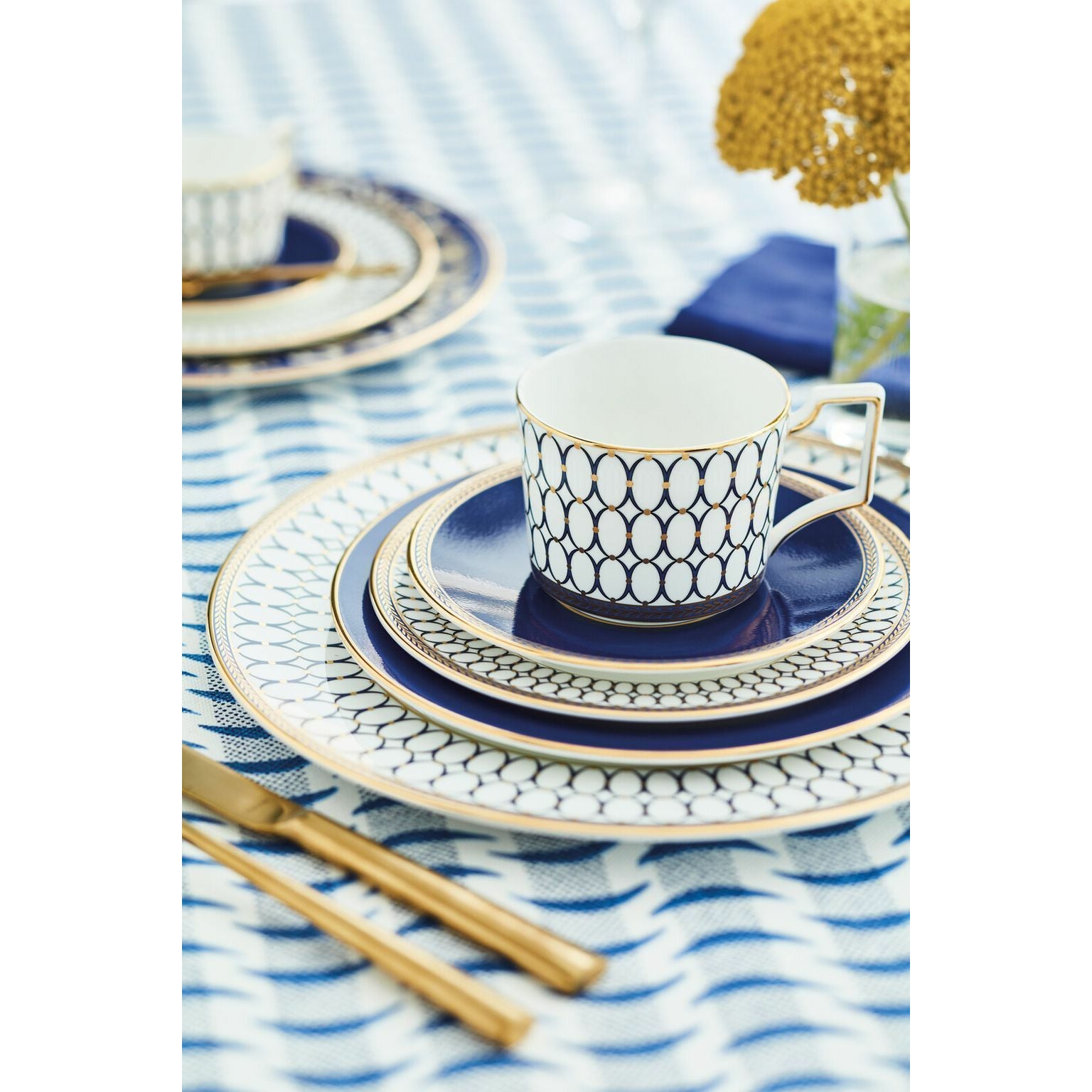 Wedgwood Renaissance Gold Teacup & Saucer 2 szt., Biały/niebieski