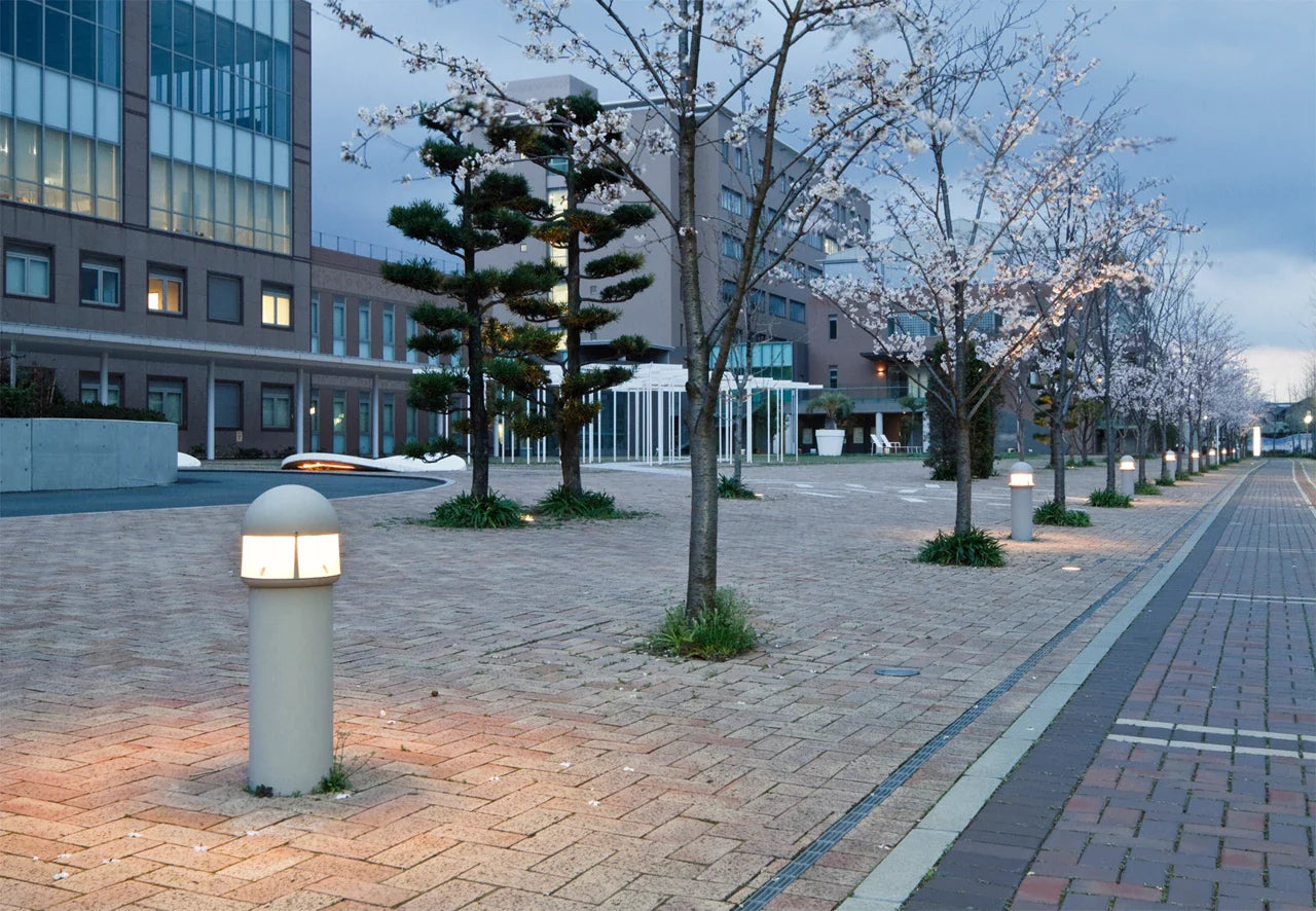 Louis Poulsen Waterfront Bollard Bollard Class II 670 Lumens Post z płytą podstawową, aluminium