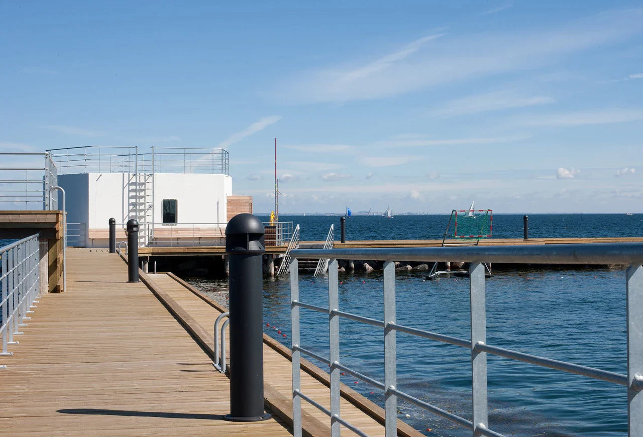 Louis Poulsen Waterfront Bollard Bollard Class I 670 Lumens Post z płytą podstawową, aluminium