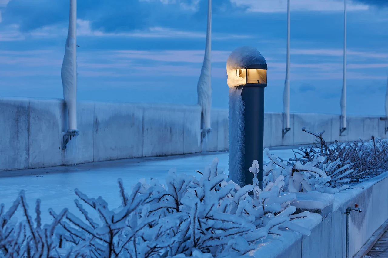 Louis Poulsen Waterfront Bollard Bollard Class I 570 Lumens Post dla instalacji naziemnej, grafit szary